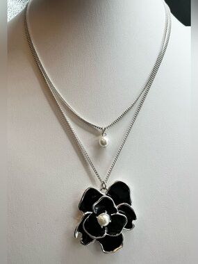 CLAIRE’S SILVER TONE FAUX PEARL LAYERED FLORAL LARGE PENDANT NECKLACE